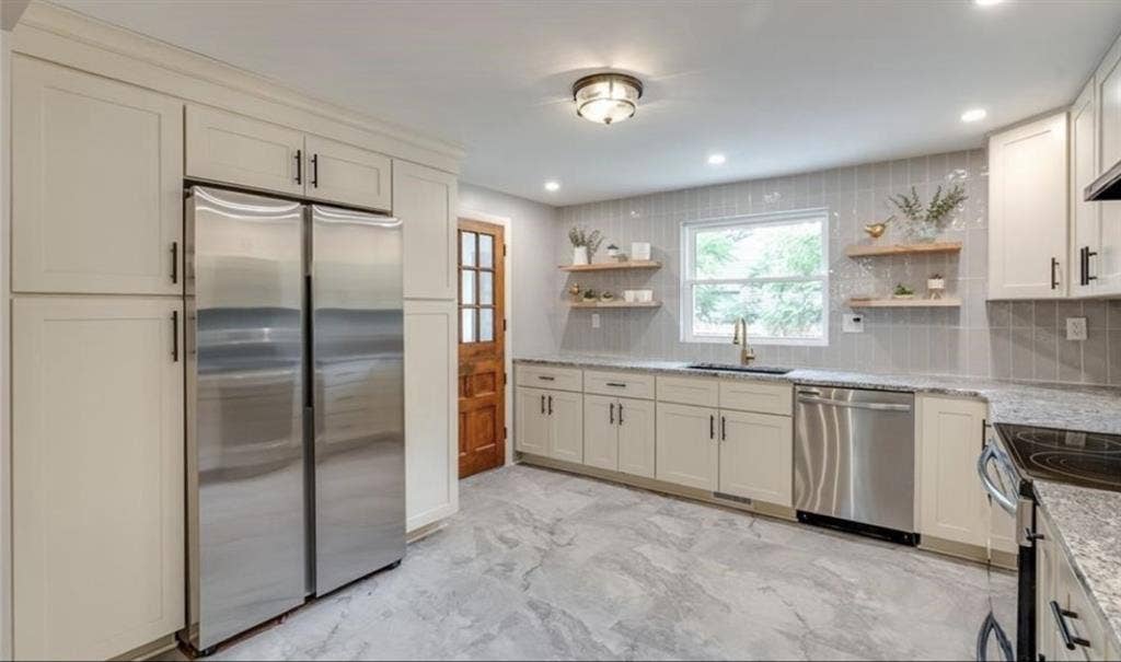 Top floor home all utilities inc.