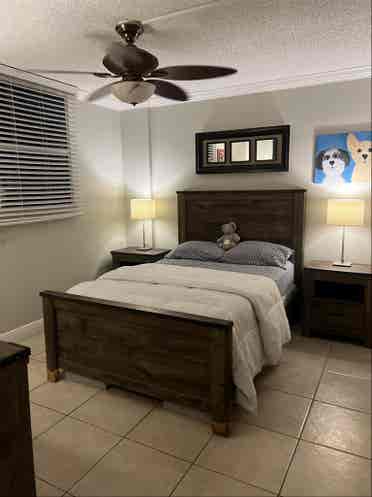 Bedroom w/ en-suite Oakland Parkk