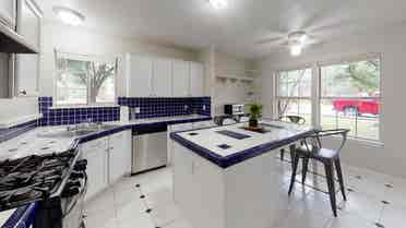 1 BR in Austin
