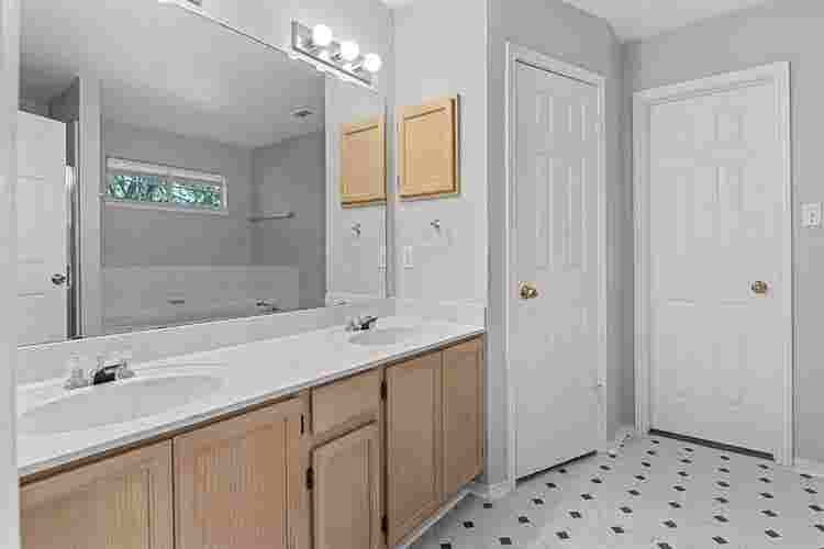 1 BR in Austin