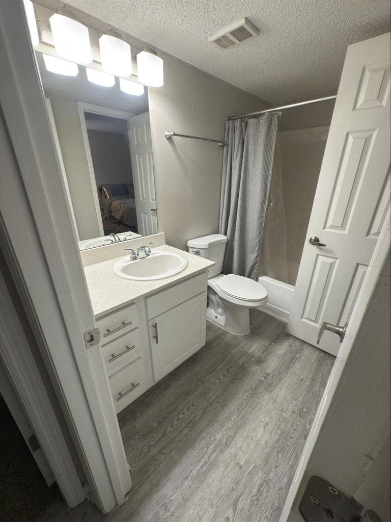 Roomate wanted Midtown