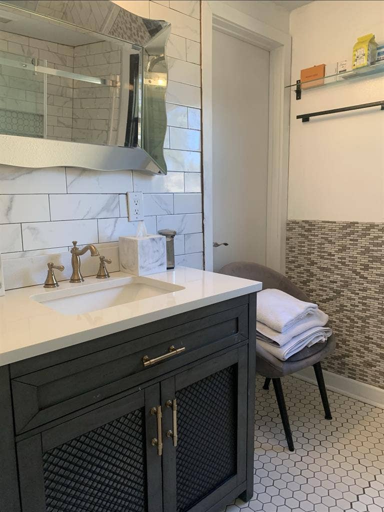 Beautiful one bedroom and a shower