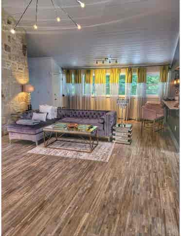 Beautiful one bedroom and a shower