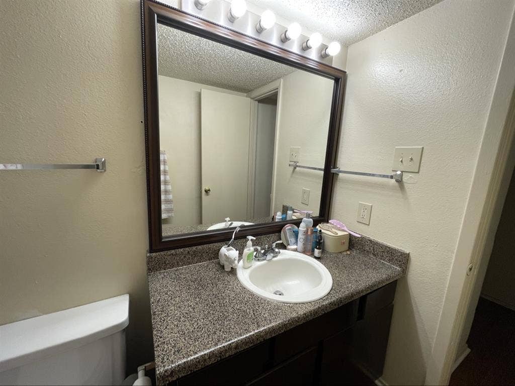 Female roommate only