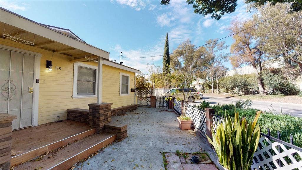 1 BR in Long Beach