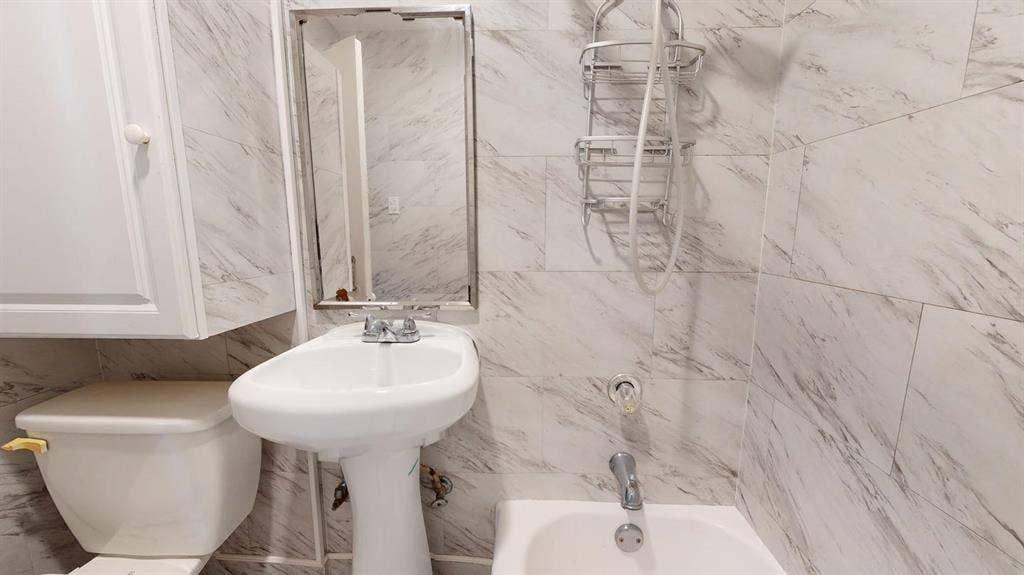 1 BR in Long Beach