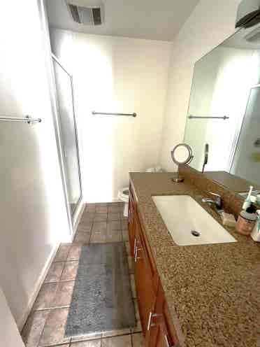 Mstr Bed w/Priv Bath+Closet, BH Adj