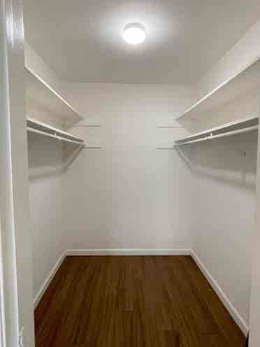 Mstr Bed w/Priv Bath+Closet, BH Adj
