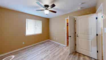 1 BR in Manor