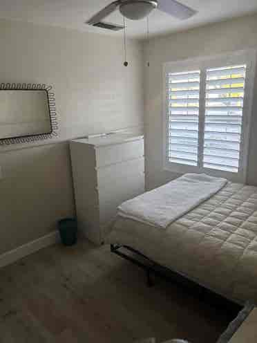 Room for rent in NE Mesa