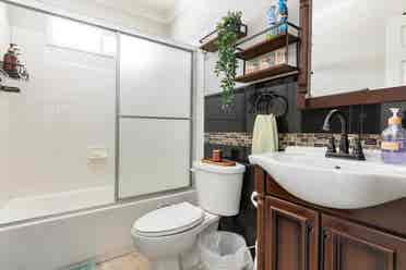 Private Room w Shared Bathroom