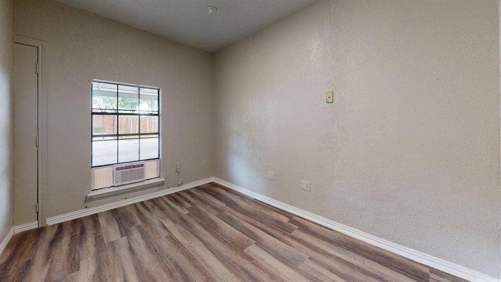 1 BR in Garland