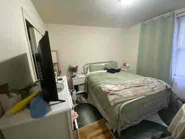 Room for rent in Forest Hills! 