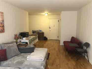 Room for rent in Forest Hills! 