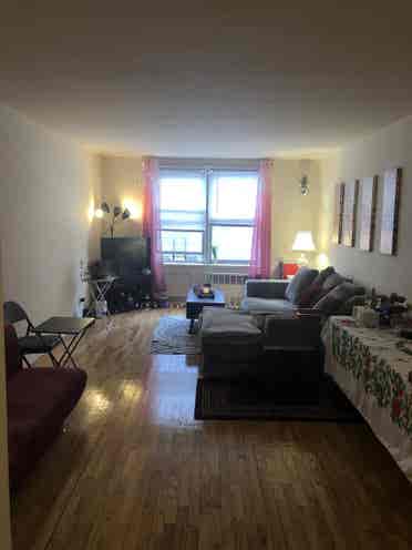 Room for rent in Forest Hills! 