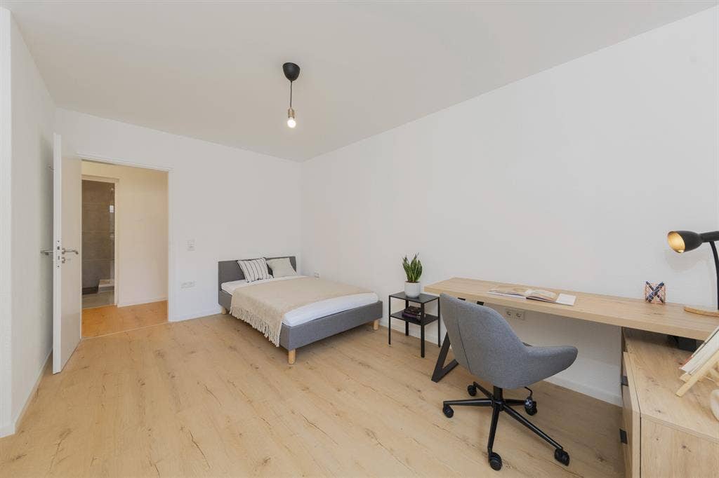 Big Furnished room in munich