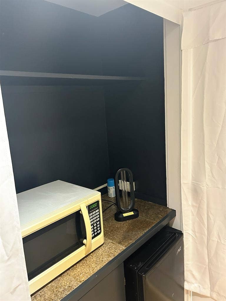 Small studio for rent in Waikiki.