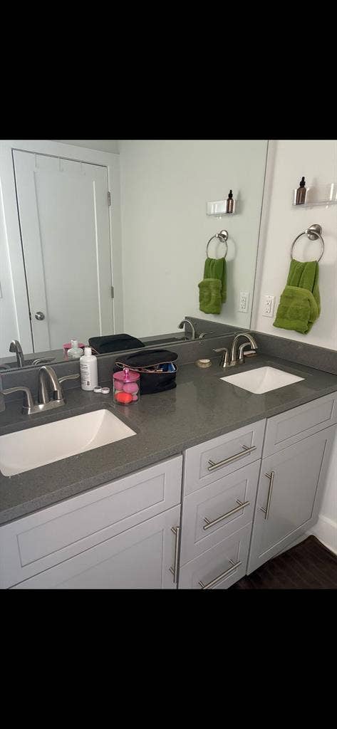 House with two rooms for rent.