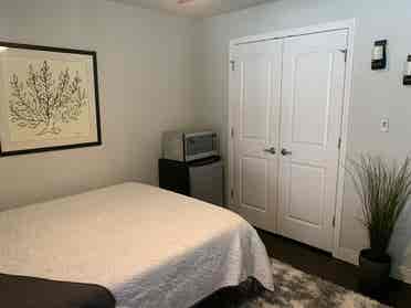 1 clean and furnished bedroom
