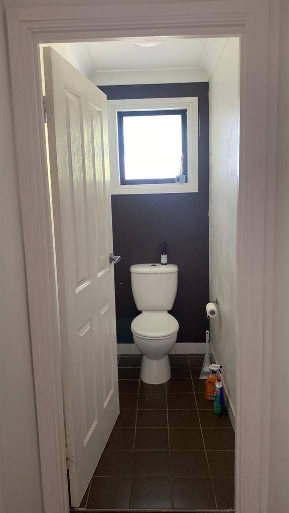 Two Spacious Rooms in Benowa