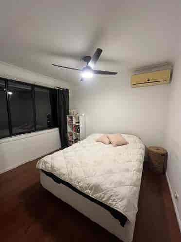 Two Spacious Rooms in Benowa