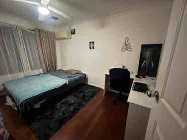 Two Spacious Rooms in Benowa