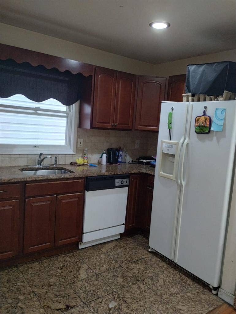 Furnished sharing accomodation