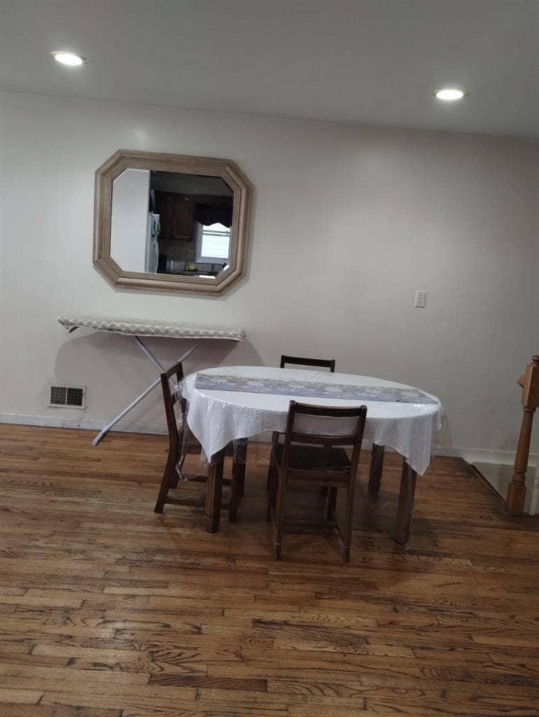 Furnished sharing accomodation