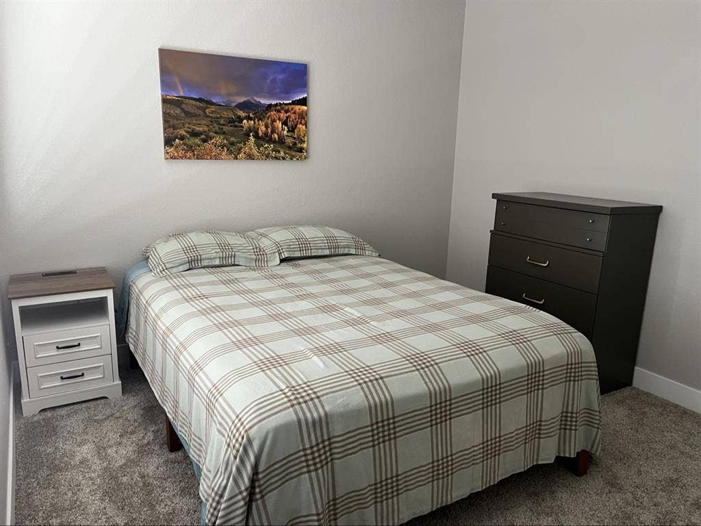 Room for rent to female