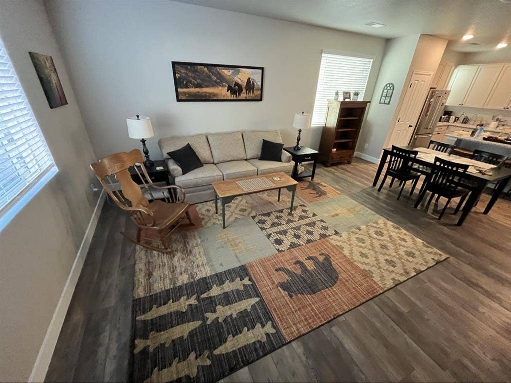 Room for rent to female