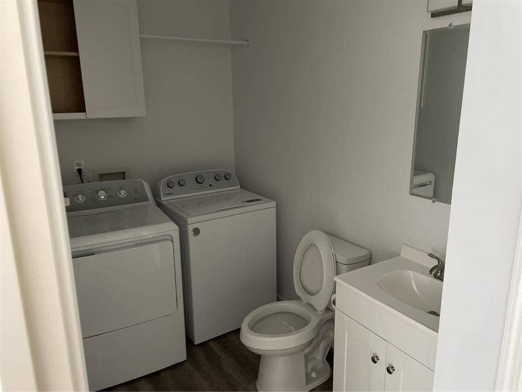2 roommates needed