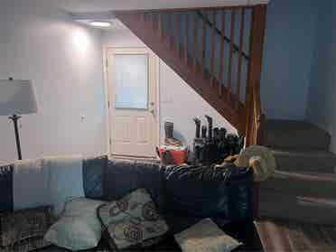 2 roommates needed