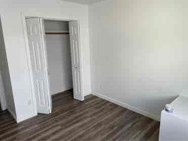 2 roommates needed