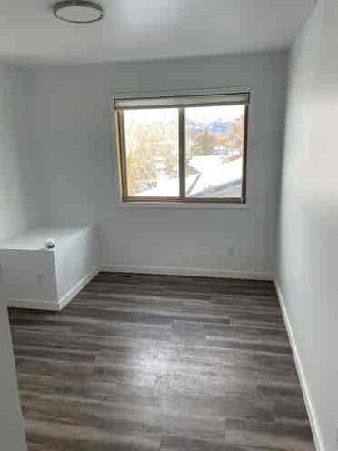 2 roommates needed