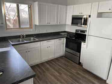 2 roommates needed