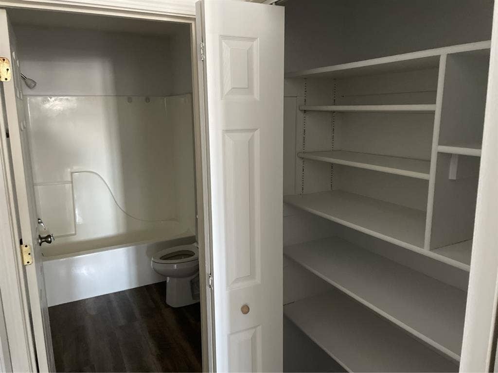 2 roommates needed