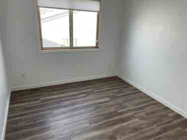 2 roommates needed