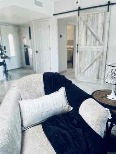 PEACEFUL LUXERY. Utilities/WiFi.