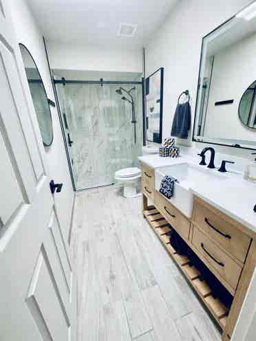 PEACEFUL LUXERY. Utilities/WiFi.