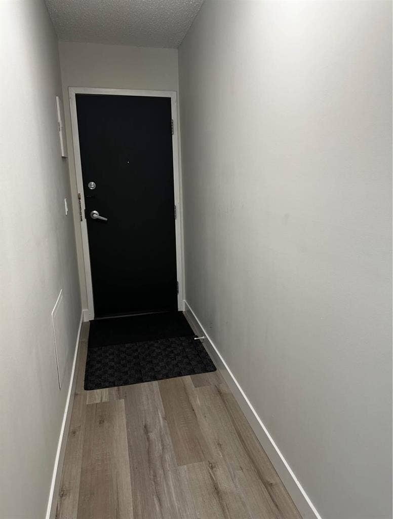 Roommate for short term