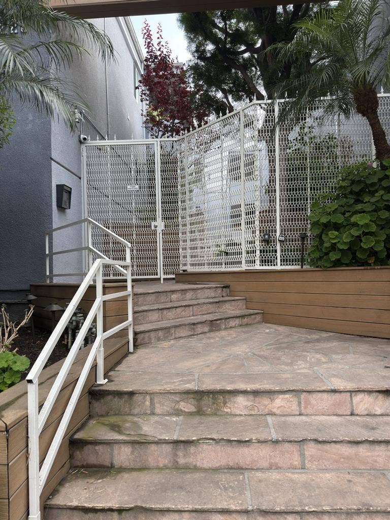 Looking for third roommate