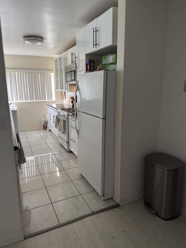Looking for third roommate
