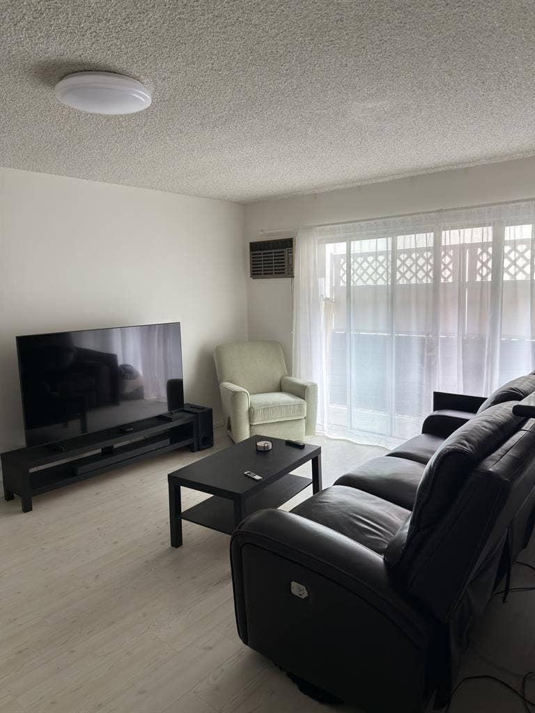 Looking for third roommate
