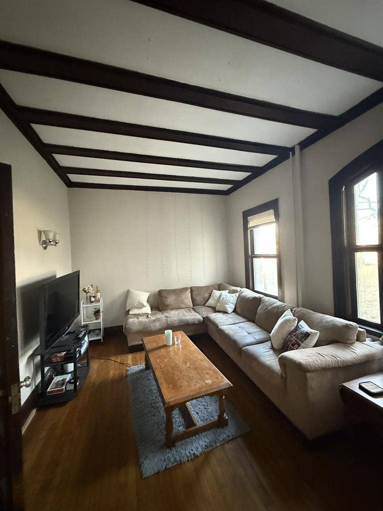 Subletting a Private Room July+Aug