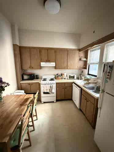 Subletting a Private Room July+Aug