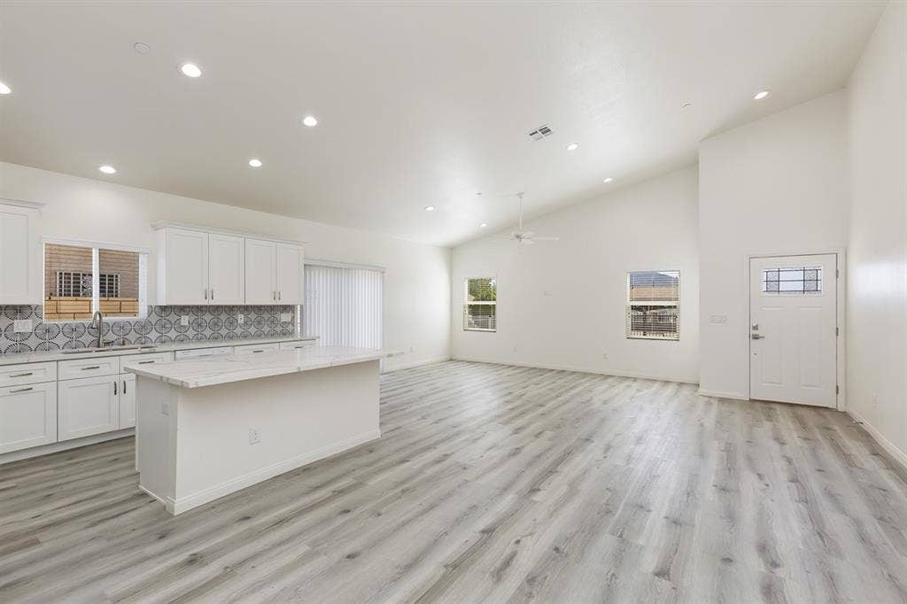 Master Room - Private Bath