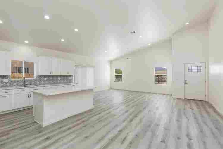 Master Room - Private Bath