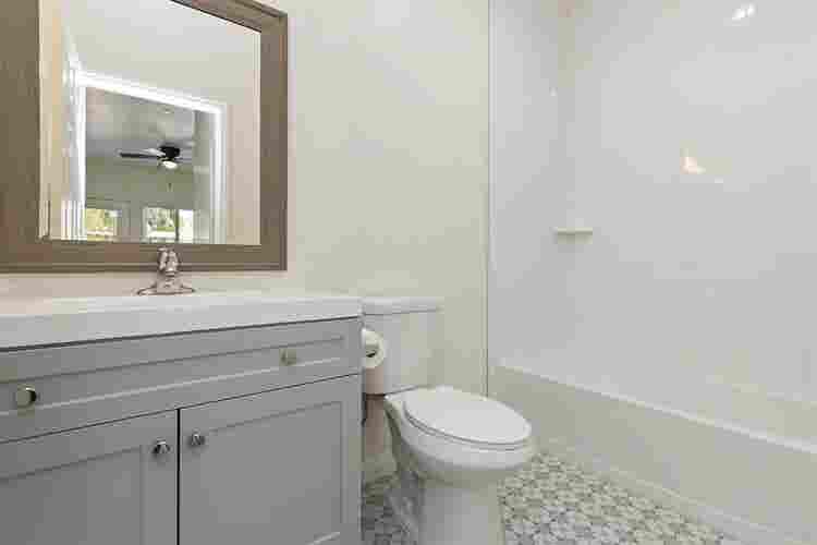 Master Room - Private Bath