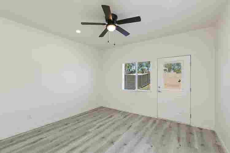 Master Room - Private Bath