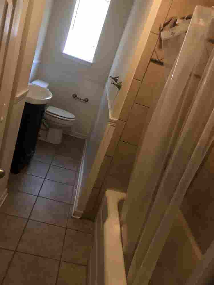 Room w/half bathroom for Rent